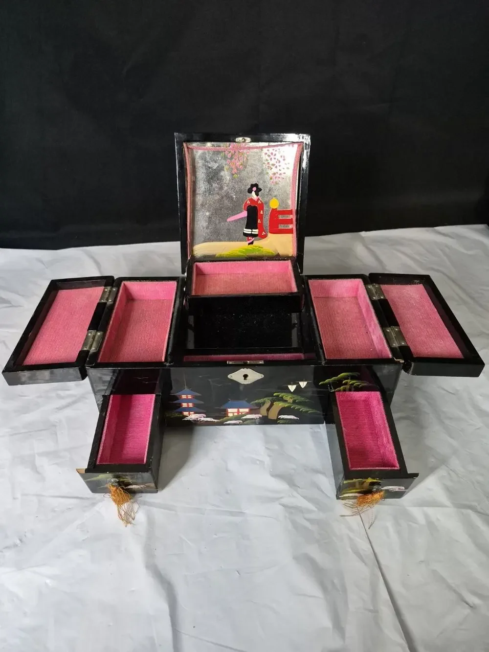 Vintage Japanese Black Red Jewelry , Music Box Mother of Pearl Inlay Authentic